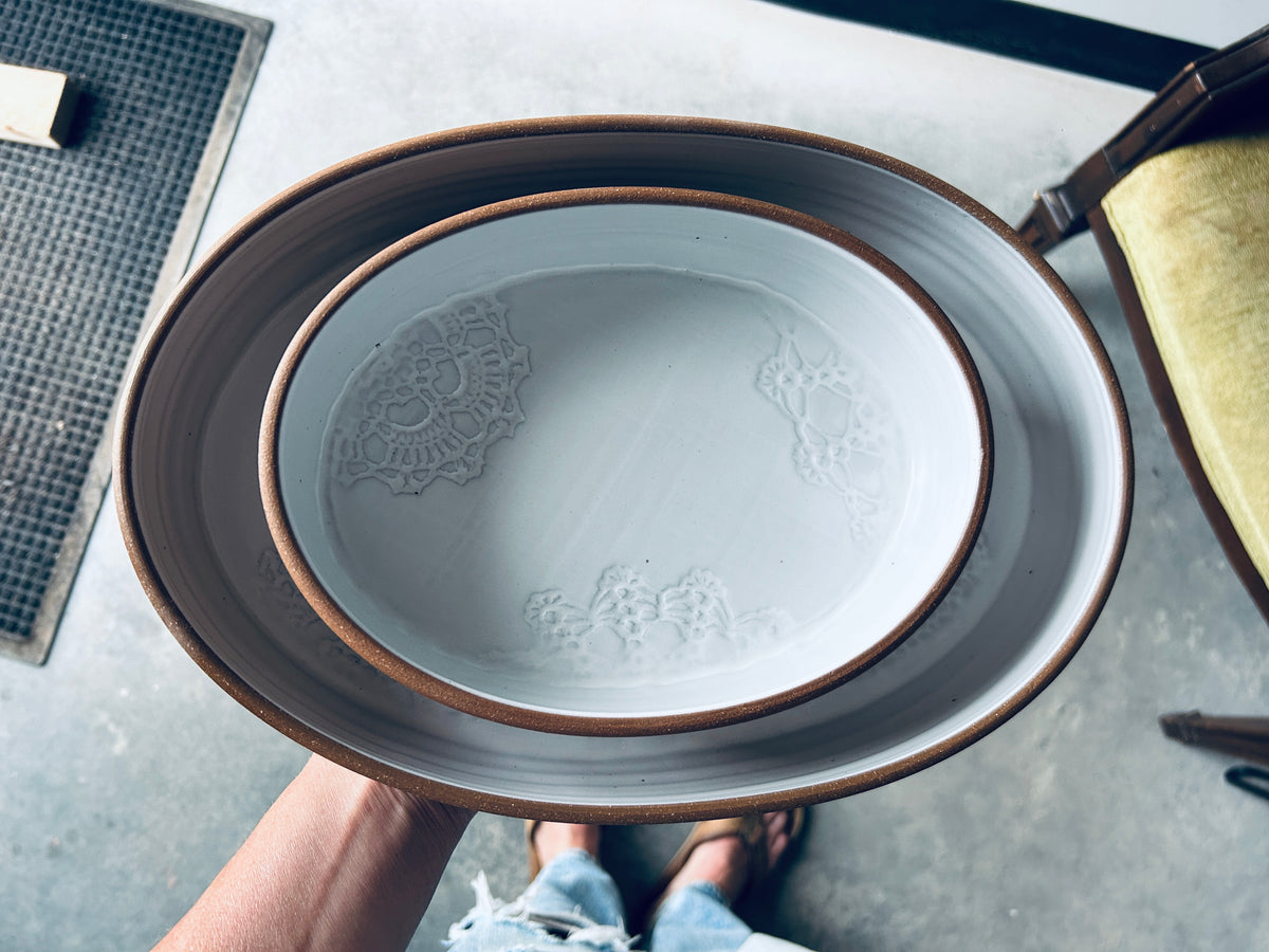 Nesting oval tray set- White doily imprint