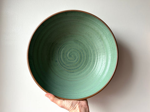 Large serving bowl